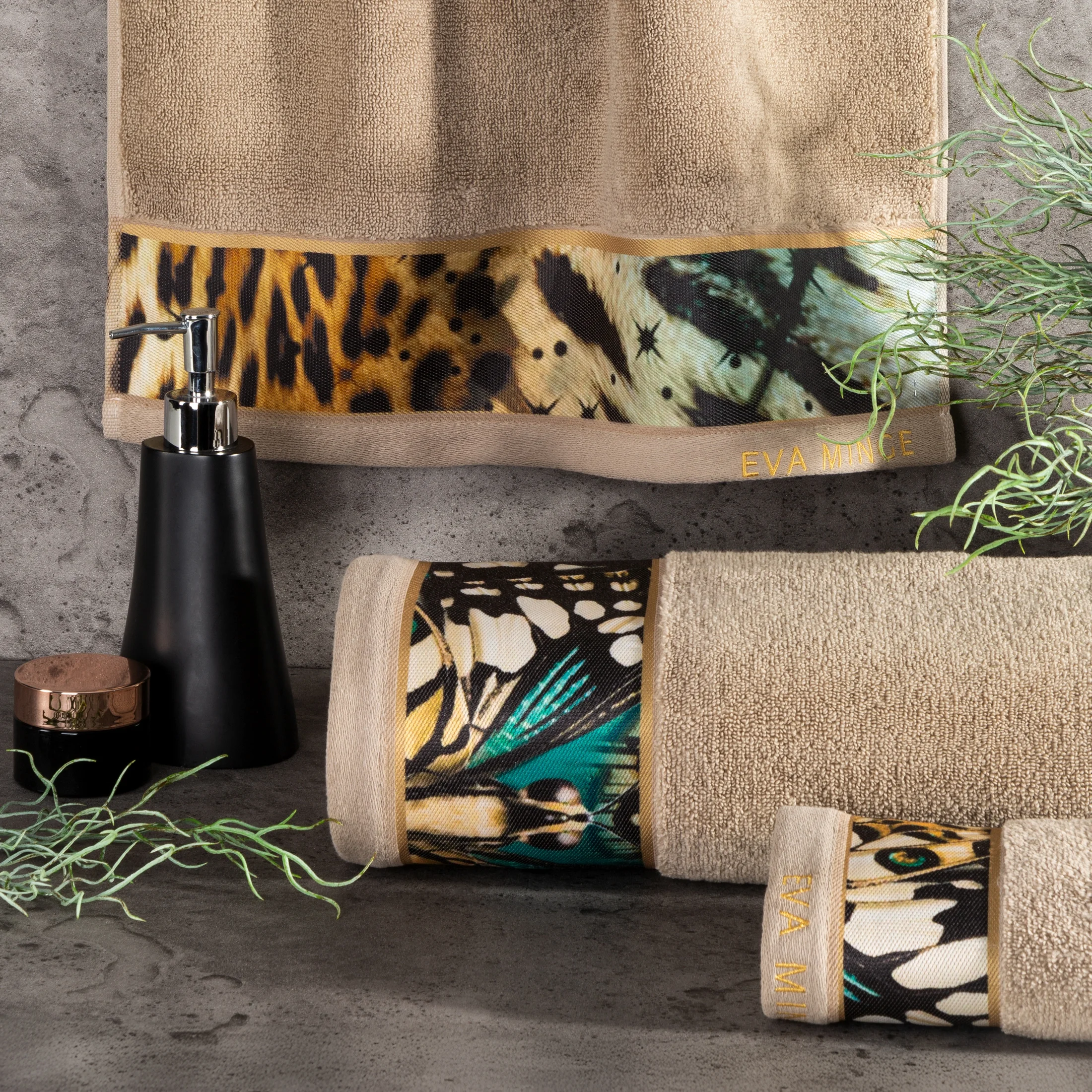 Ręcznik do rąk 30x50 cm bawełniany kolor beżowy z designerską bordiurą 500 g/m2 EVA 15 Eva Minge Eurofirany