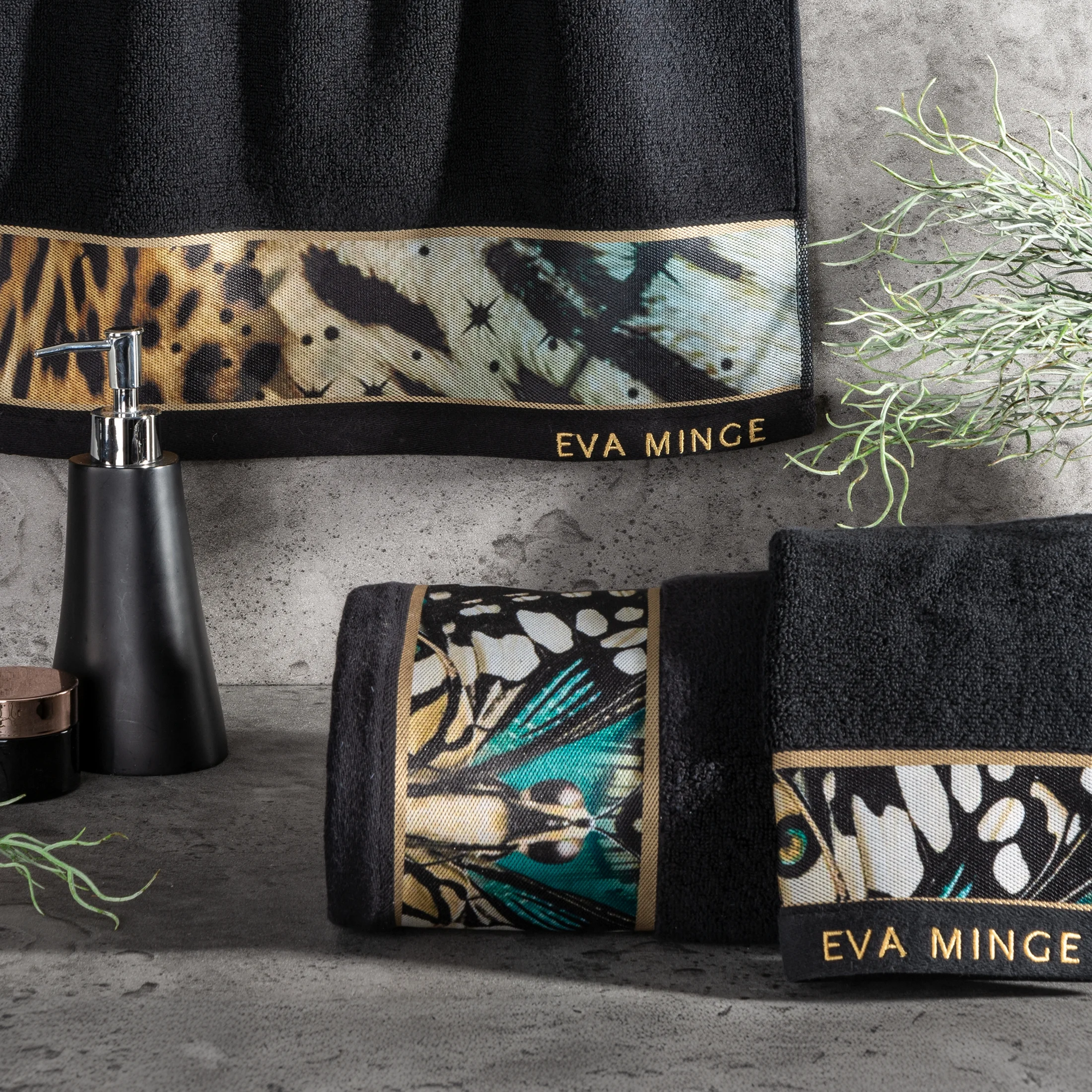 Ręcznik do rąk 30x50 cm bawełniany kolor ciemnoturkusowy z designerską bordiurą 500 g/m2 EVA 15 Eva Minge Eurofirany