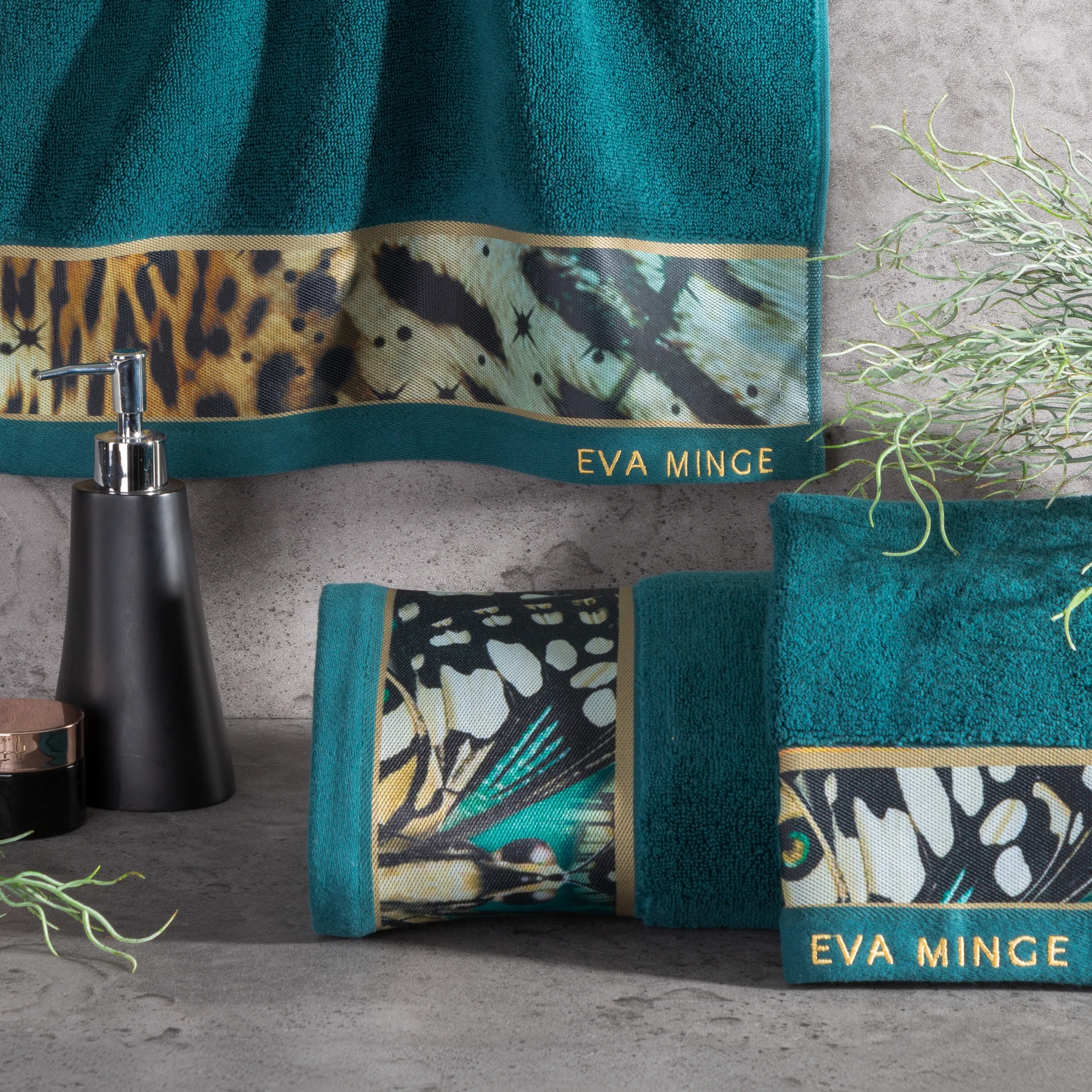 Ręcznik do rąk 30x50 cm bawełniany kolor czarny z designerską bordiurą 500 g/m2 EVA 15 Eva Minge Eurofirany