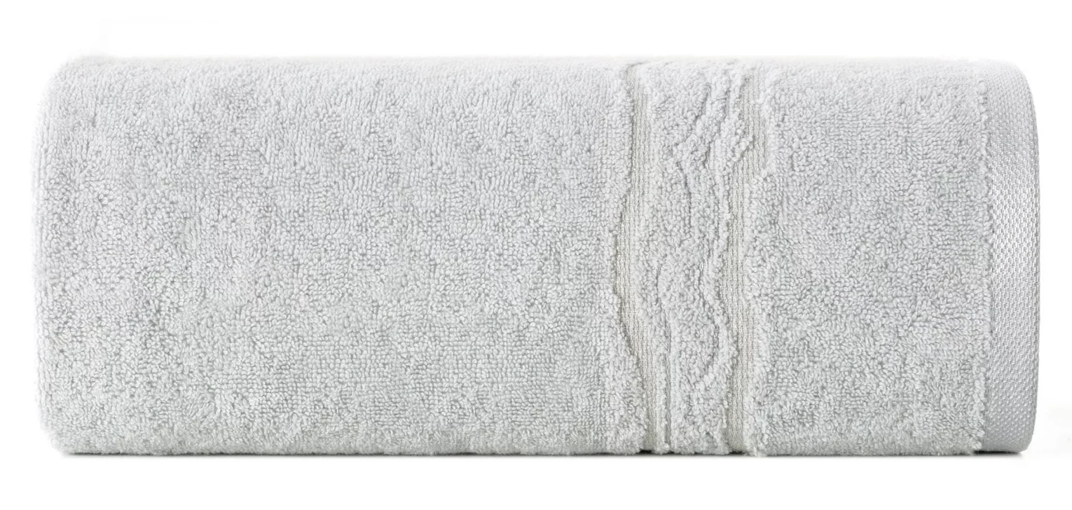 Ręcznik kąpielowy 70x140 cm bawełniany kolor srebrny zdobiony bordiurą z błyszczącym wzorem 500 g/m2 KARIN Eurofirany