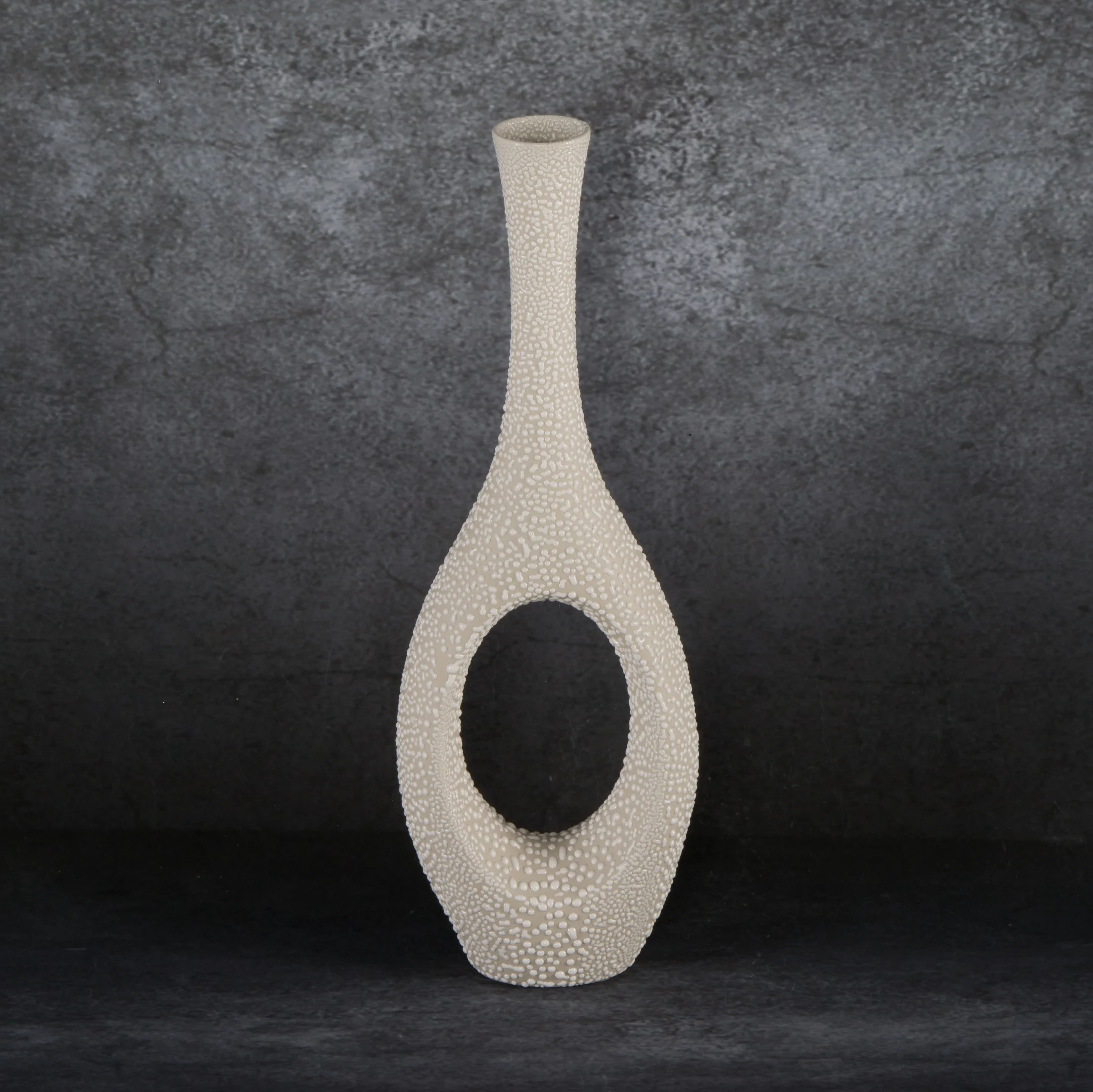 RISO kremowy wazon ceramiczny o fantazyjnym kształcie 12x6x36 cm Eurofirany