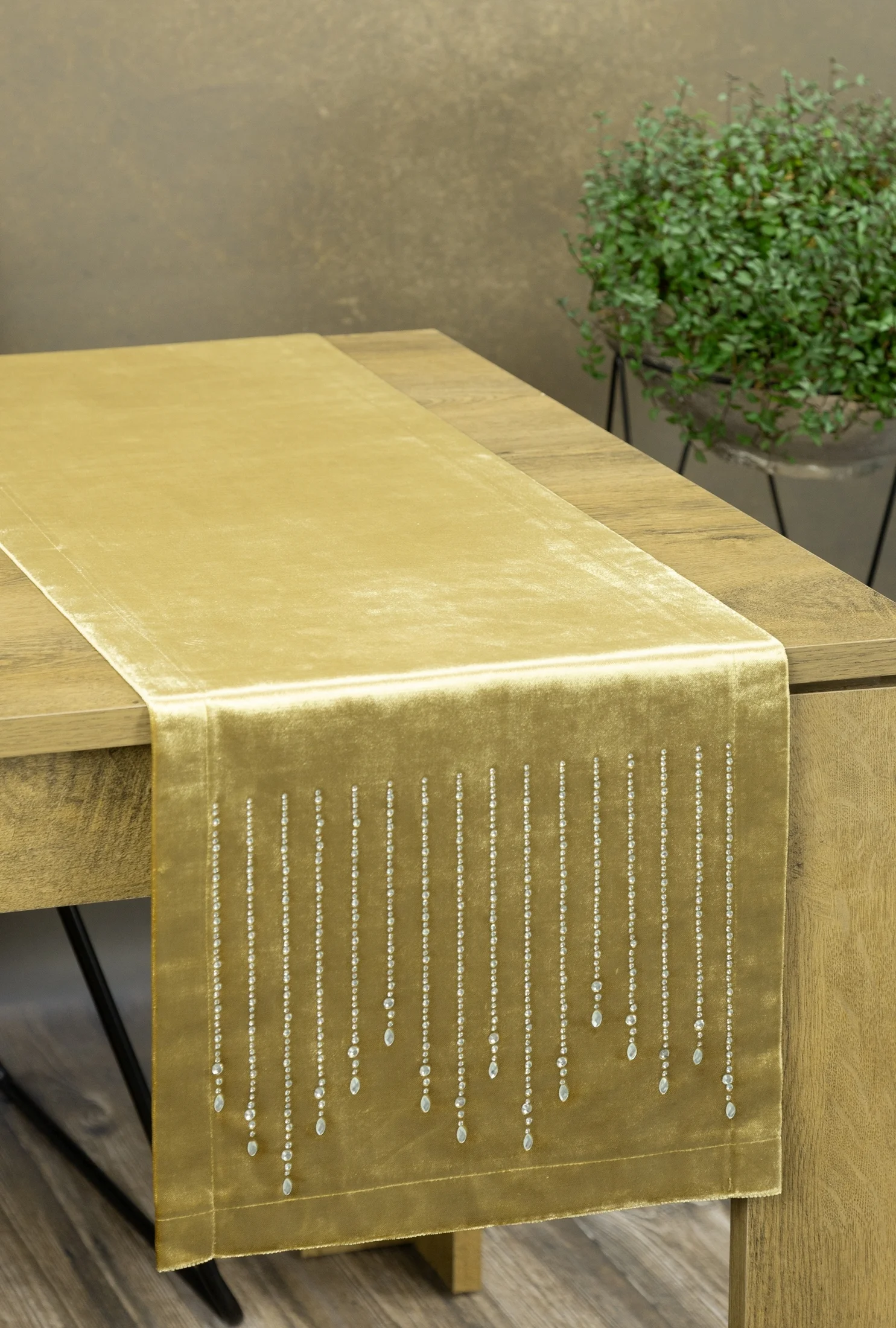 Bieżnik na stół złoty 35x180 cm welwetowy ROYAL 3 z cyrkoniami