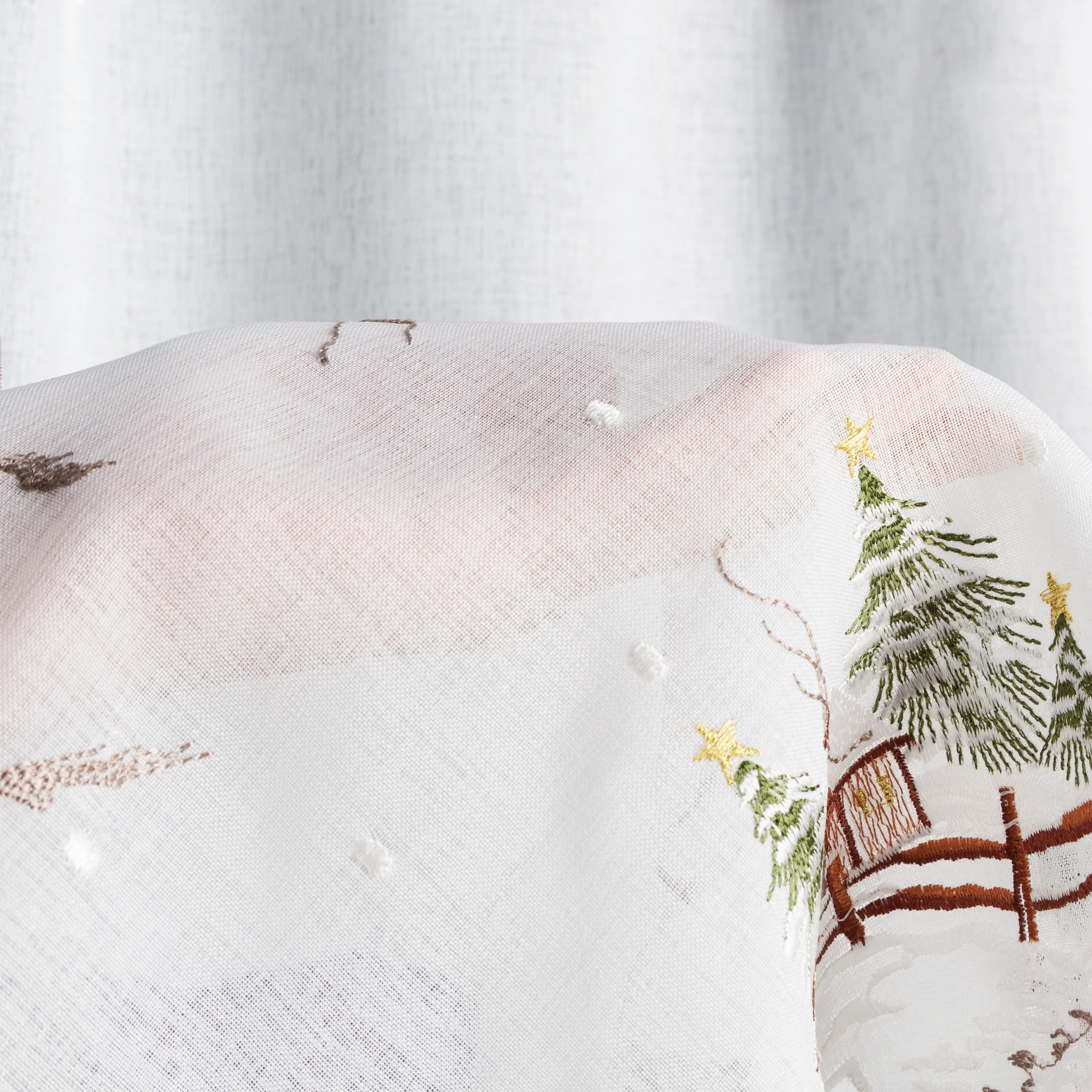 Świąteczna zazdrostka biało-brązowa z etaminy zdobiona motywem świątecznym 70x145 cm oczka - XMAS Eurofirany