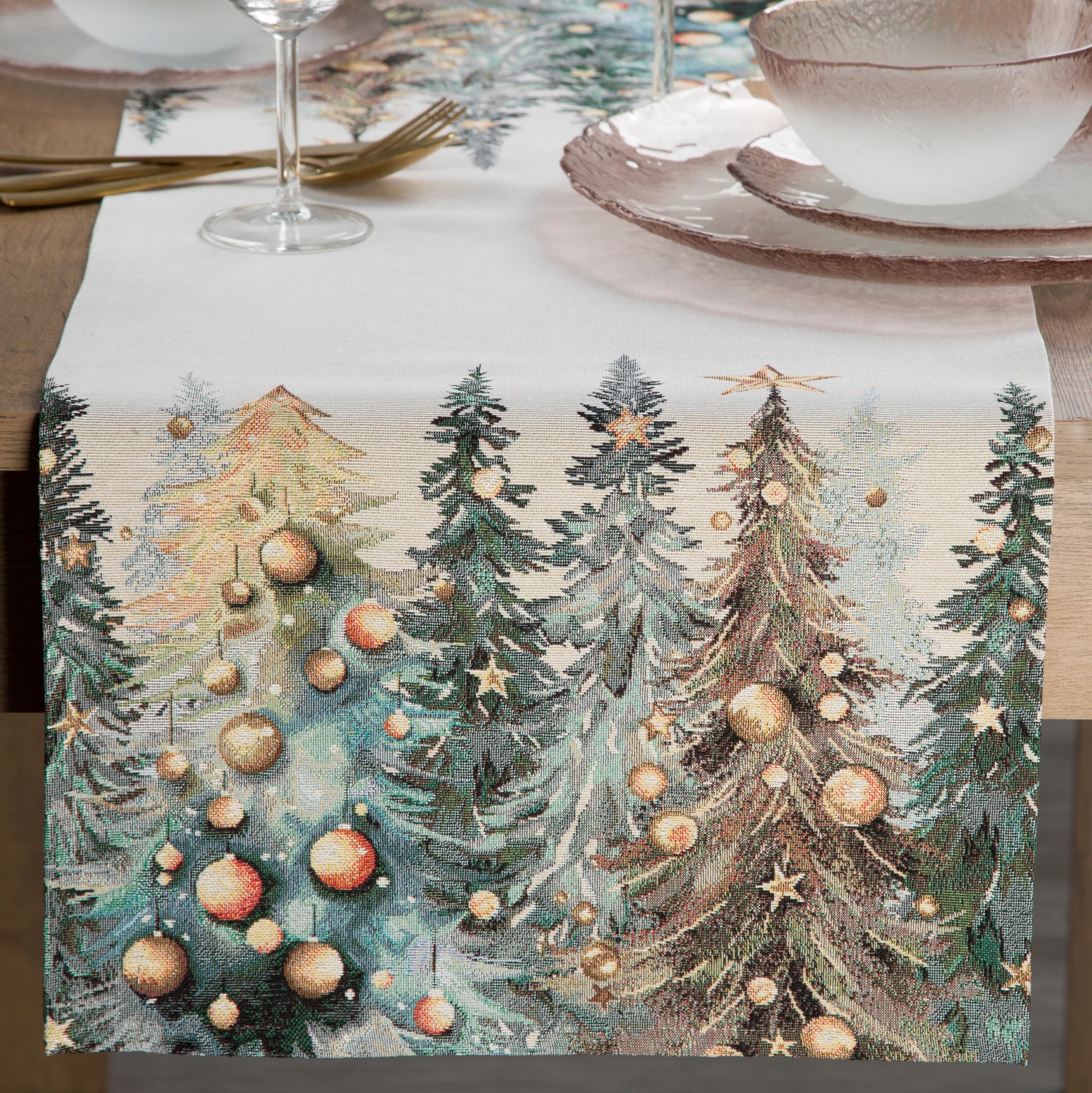 Świąteczny bieżnik naturalno, zielony 45x140 cm gobelinowy zdobiony tkanym motywem choinek Eurofirany