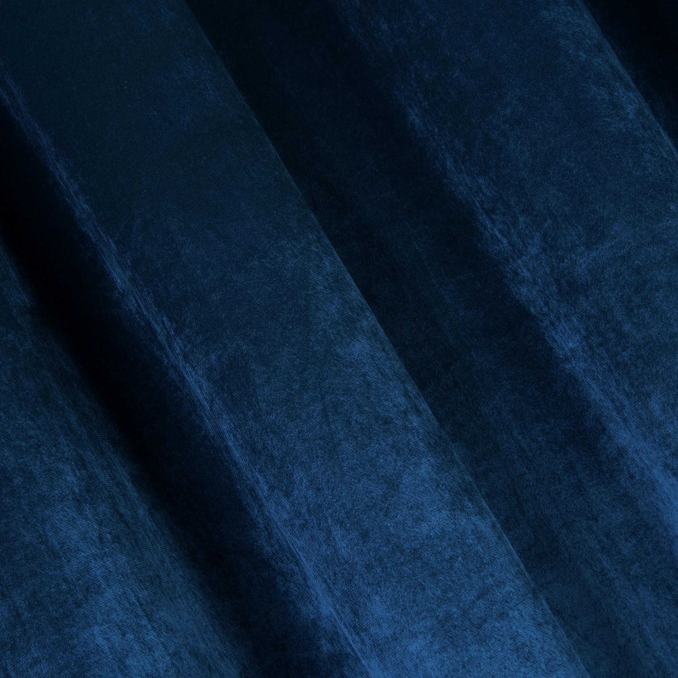 TAYLOR GRANATOWA ZASŁONA Z BŁYSZCZĄCEGO WELWETU NA PRZELOTKACH 140x250 DESIGN91