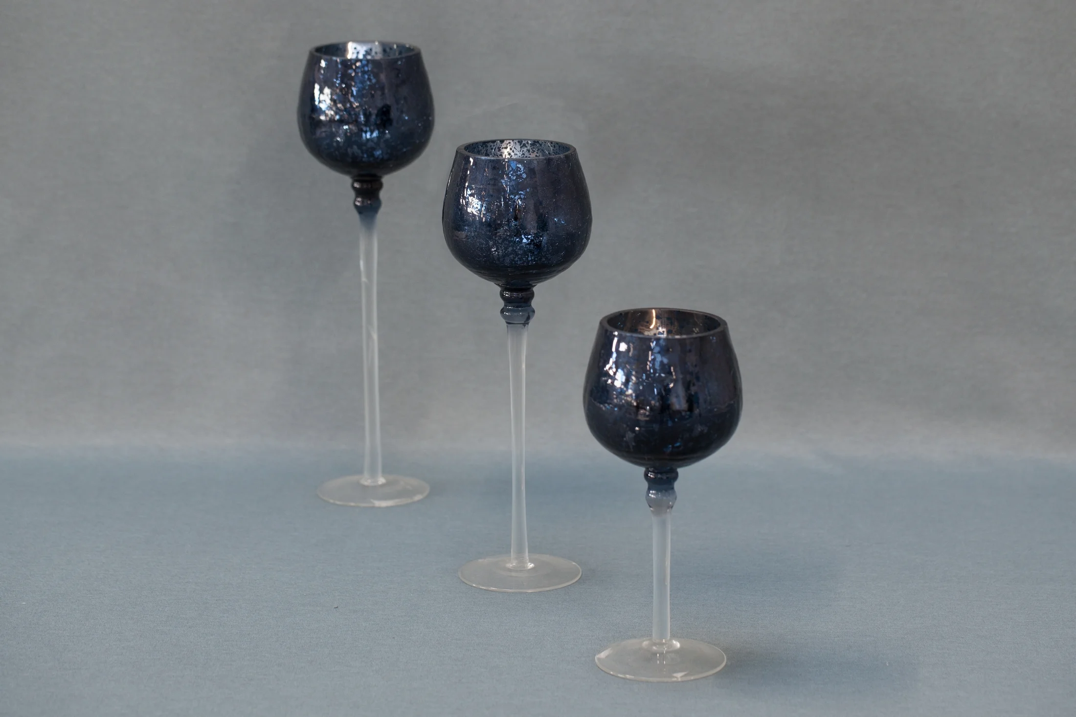 Świecznik dekoracyjny VERRE zielony w kształcie kielicha ze szkła artystycznego Eurofirany