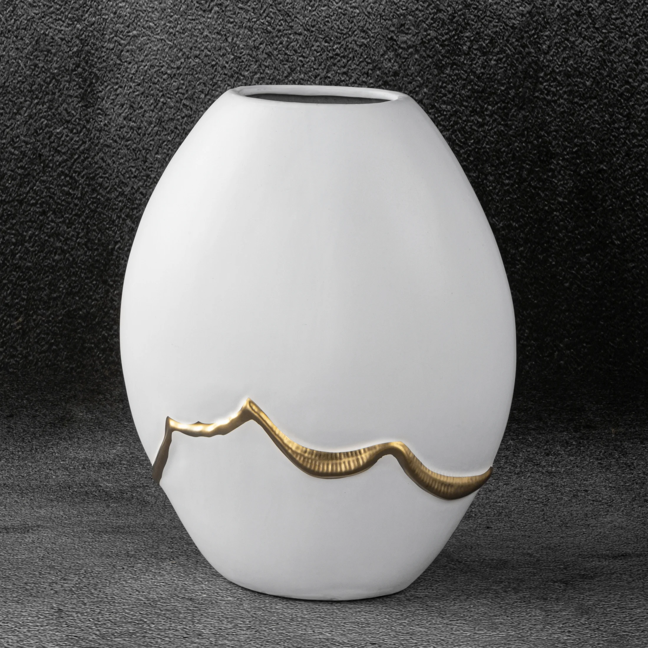EBRU BIAŁY OWALNY WAZON CERAMICZNY ZE ZŁOTYM AKCENTEM 24x12x30 cm EUROFIRANY