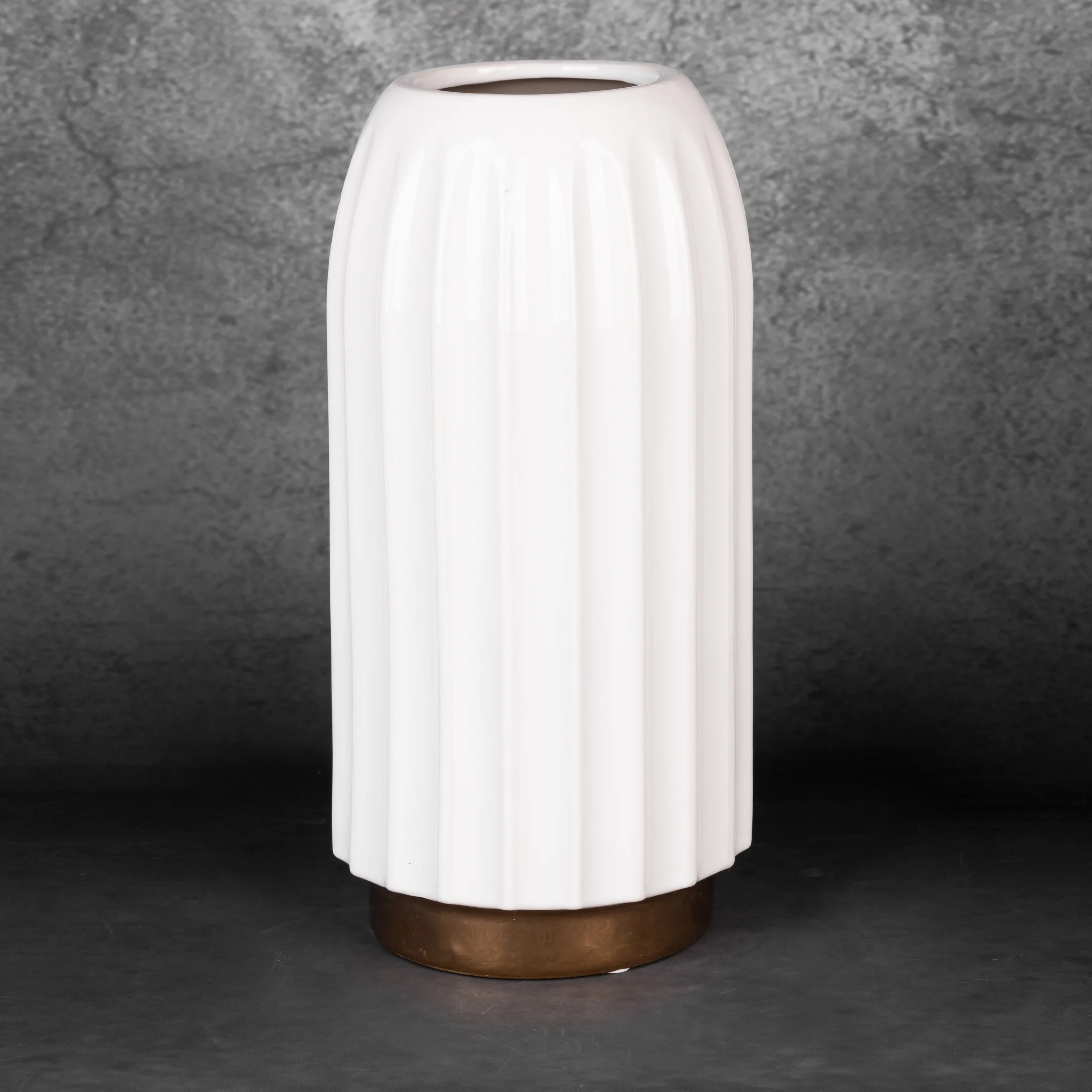 Wazon ceramiczny MONA z geometrycznym motywem biało-złoty