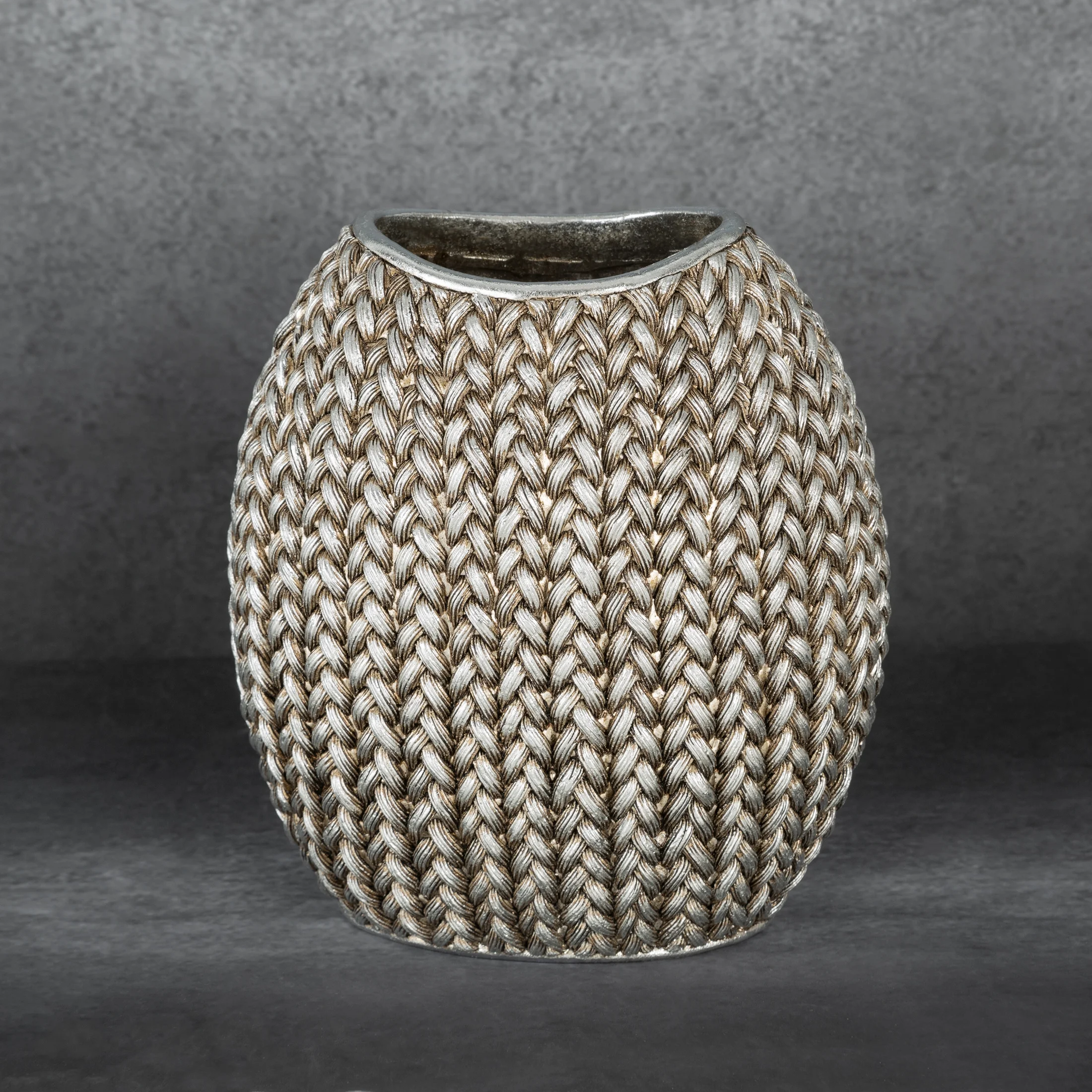 Wazon srebrny dekoracyjny zdobiony wzorem plecionego sweterka 18x12x20 cm MOLI Eurofirany