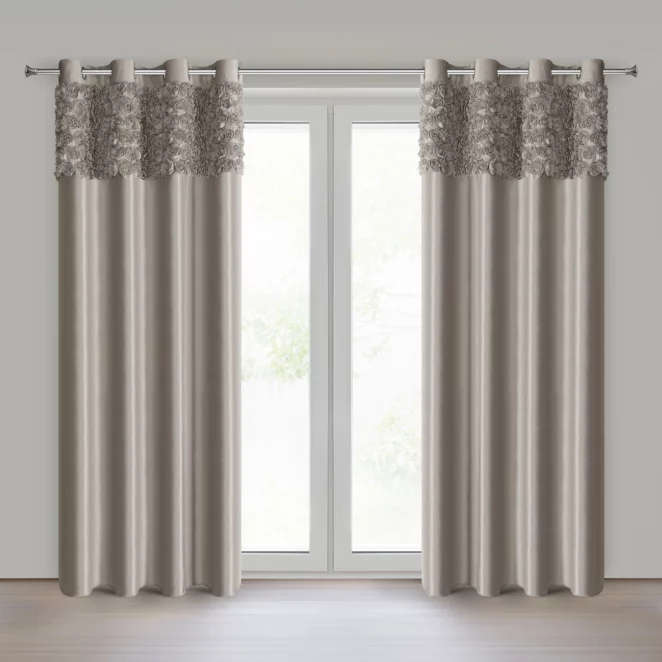Zasłona beżowa z welwetu zdobiona aplikacją 3D róż 140x250 cm przelotka - ROSES Eva Minge Eurofirany
