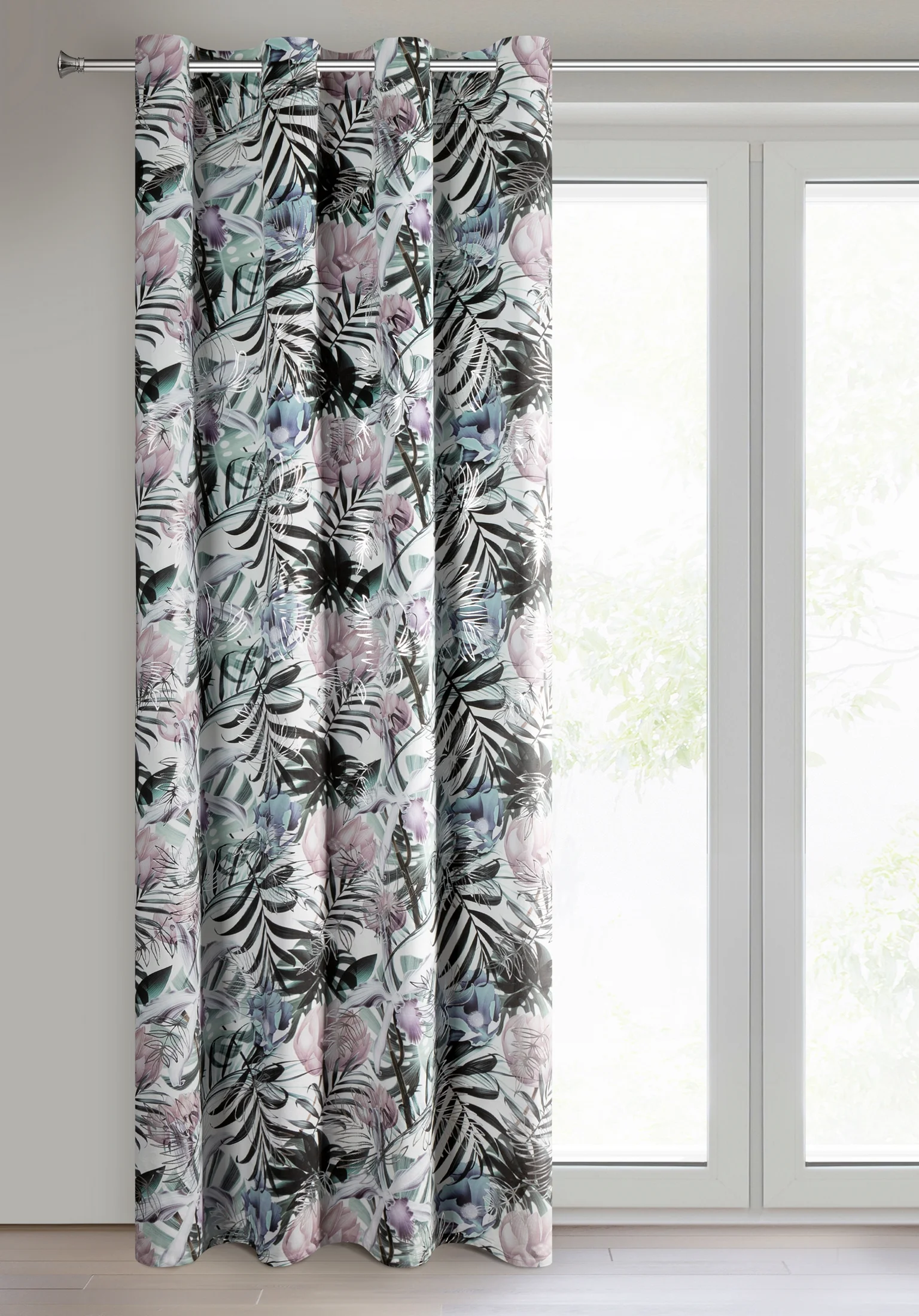 Zasłona biało, srebrzysta z błyszczącym wzorem egzotycznych liści z welwetu 140x250 cm przelotka MALIBU Eurofirany
