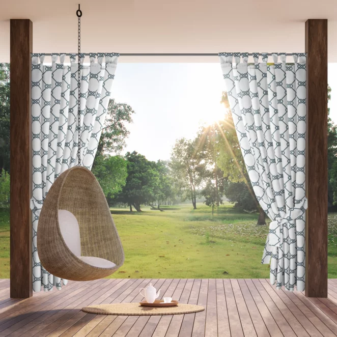 Zasłona biało, granatowa z wodoodpornej tkaniny idealna do ogrodu i na taras 155x200 cm szelki/rzep GARDEN Eurofirany