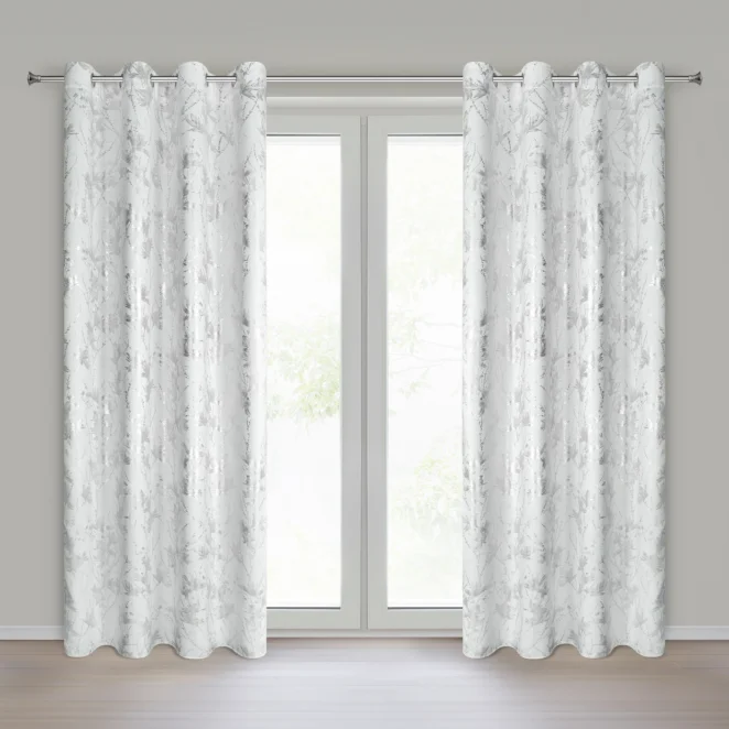 Zasłona biało-srebrna zaciemniająca typu blackout z motywem liści 140x250 cm przelotka - JENIFER Eurofirany