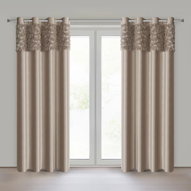 Zasłona ciemnobeżowa z welwetu zdobiona aplikacją 3D róż 140x250 cm  przelotka - ROSES Eva Minge Eurofirany