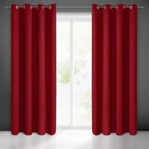 Zasłona czerwona z gładkiej matowej tkaniny zaciemniającej 135x250 cm przelotka BLACKOUT Eurofirany