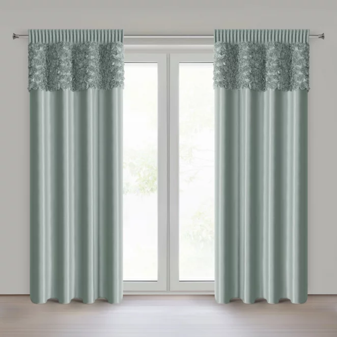 Zasłona miętowa z welwetu zdobiona aplikacją 3D róż 140x270 cm taśma - ROSES Eva Minge Eurofirany