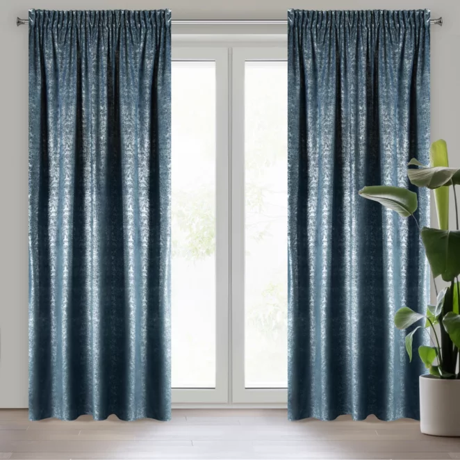 Zasłona granatowo, srebrna z błyszczącej tkaniny welwetowej 140x270 taśma CYPR Design 91 Eurofirany