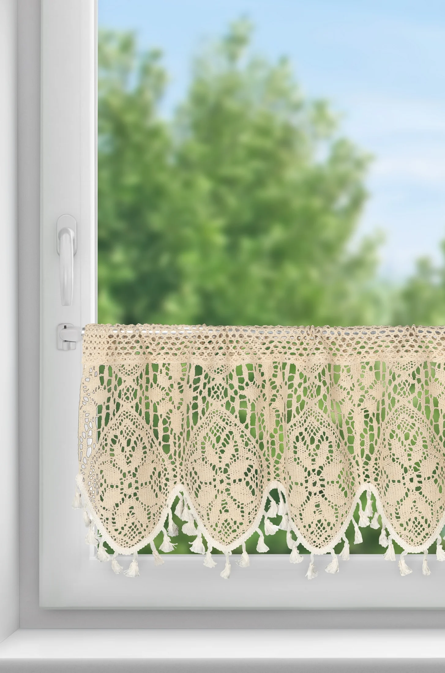 Zazdrostka jasnobeżowa ażurowa w stylu boho zdobiona subtelnymi frędzelkami 150x30 cm tunel MOLY Eurofirany